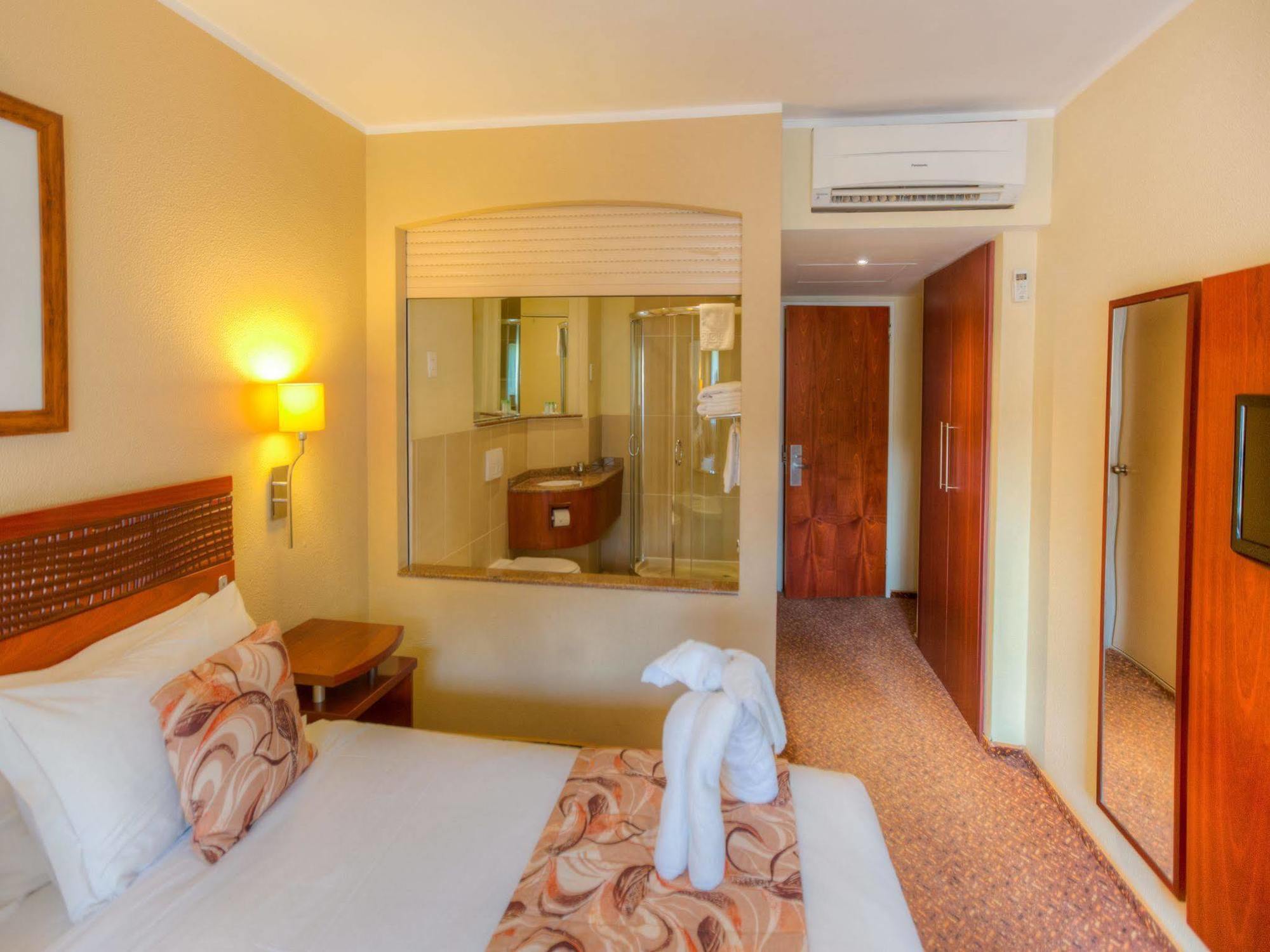 City Lodge Hotel Дурбан Экстерьер фото